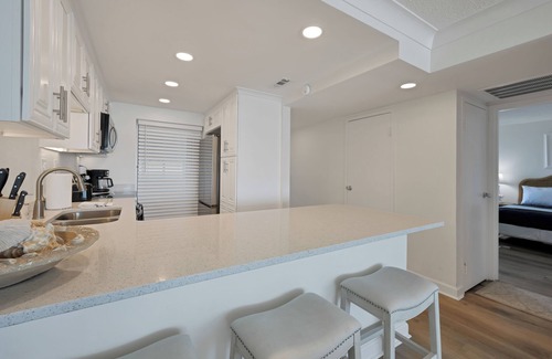 Northeast Virginia Beach Apartment | 2-bedroom condo in Virginia Beach with WiFi - Steps away from the beach!