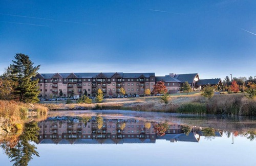 Lake Delton Condo | 2 Bedroom Condo w/Kitchen, Sleeps 8, Glacier Canyon Lodge, w/Waterpark Passes!