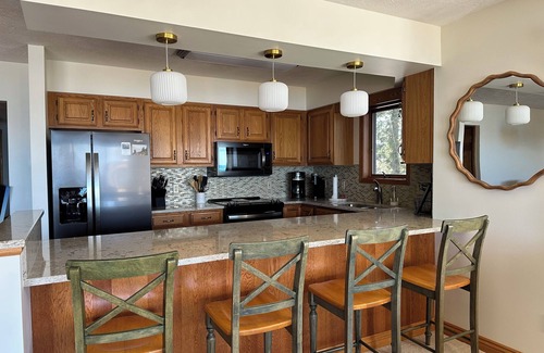 Traverse City Condo | 2-bedroom condo with AC, WiFi in lovely Traverse City