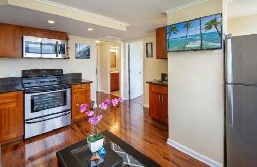 McCully - Moiliili Apartment | 2 Bedroom Corner Suite & Tropical Views