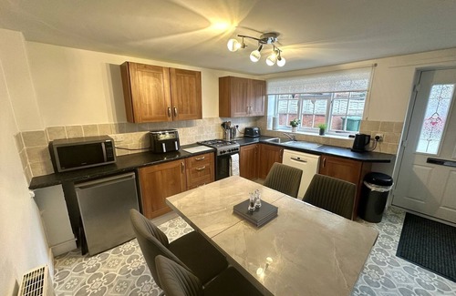 Kirkbymoorside Cottage | 2 Bedroom cottage Free private parking Fire place
