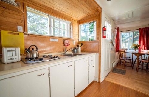 Gravenhurst House | 2-Bedroom Cottage #3 - Sugar Pine
