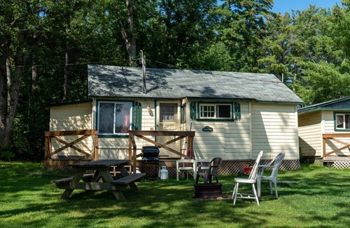 Gravenhurst House | 2-Bedroom Cottage #3 - Sugar Pine