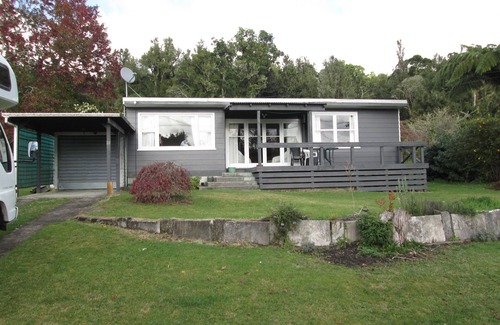 Rotoma Cottage | 2 bedroom Cottage , Rotoma. Beautiful Kiwi cottage next to lake Rotoma