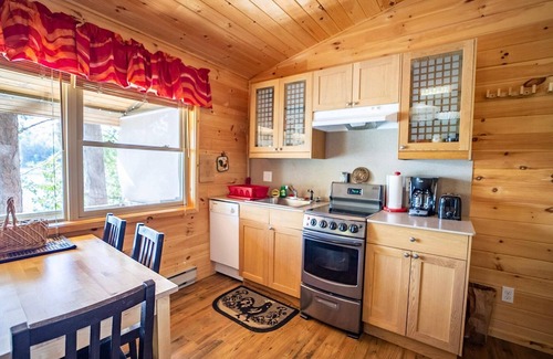 Long Lake Cottage | 2 Bedroom Cottage, sleeps 5