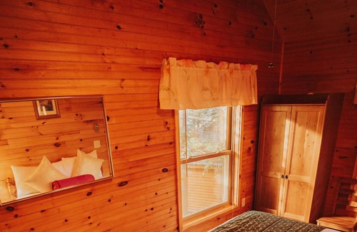 Long Lake Cottage | 2 Bedroom Cottage, sleeps 6