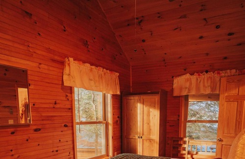 Long Lake Cottage | 2 Bedroom Cottage, sleeps 6