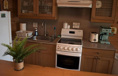 Long Lake Cottage | 2 Bedroom Cottage, sleeps 5