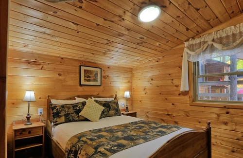 Long Lake Cottage | 2 Bedroom Cottage, sleeps 4