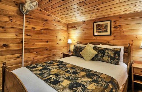 Long Lake Cottage | 2 Bedroom Cottage, sleeps 4