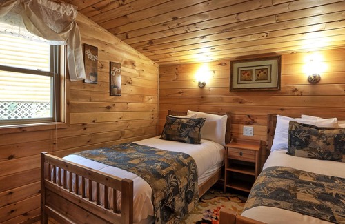 Long Lake Cottage | 2 Bedroom Cottage, sleeps 4