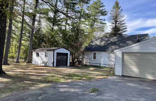 Indian River Cabin | 2-bedroom cottage just a short walk to downtown Indian River, beaches/Burt Lake