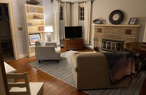 Indian River Cabin | 2-bedroom cottage just a short walk to downtown Indian River, beaches/Burt Lake