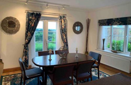 Rye Foreign House | 2-Bedroom Cottage with 2 Ensuites - Sleeps 6 Wifi
