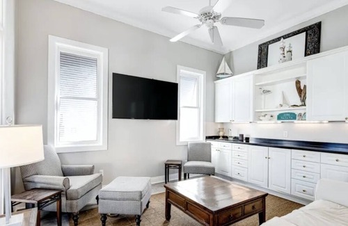 Holiday Isle Cottage | 2 Bedroom Cozy Cottage steps to the beach and jetty in DESTIN POINTE!