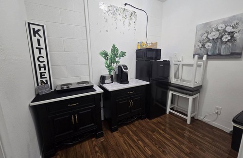 Paradise Apartment | 2 bedroom cozy Guesthouse near the Strip