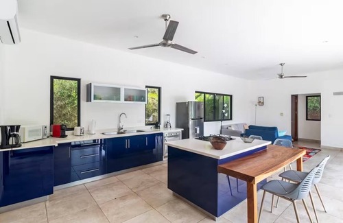 Canafistula House | 2-bedroom house with infinity pool and jungle views in Tamarindo with WiFi, AC