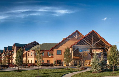 Lake Delton Condo | 2 Bedroom Deluxe at Wisconsin Dells, Glacier Canyon Lodge!