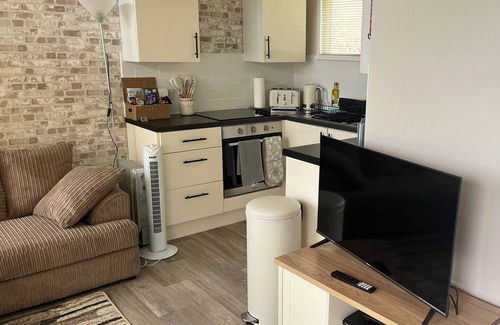 Stalham Ski Chalet | 2 bedroom detached chalet, Broadside Chalet Park