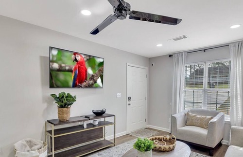 Austell Apartment | 2 Bedroom Duplex triplex L-554127 by Houzlet
