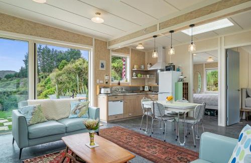 Tararua Forest Park House | 2 Bedroom Eco Cottage - Reikorangi