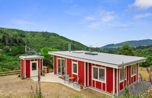 Tararua Forest Park House | 2 Bedroom Eco Cottage - Reikorangi