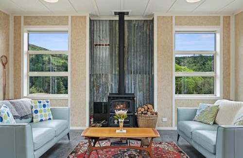 Tararua Forest Park House | 2 Bedroom Eco Cottage - Reikorangi