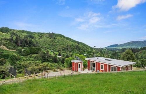 Tararua Forest Park House | 2 Bedroom Eco Cottage - Reikorangi