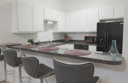 Arsenal Hill House | 2 Bedroom Escape - Downtown