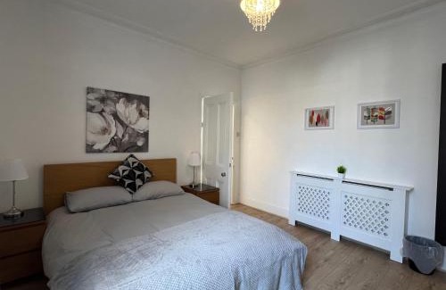 Haringey Apartment | 2 Bedroom flat 10 min walk to tube