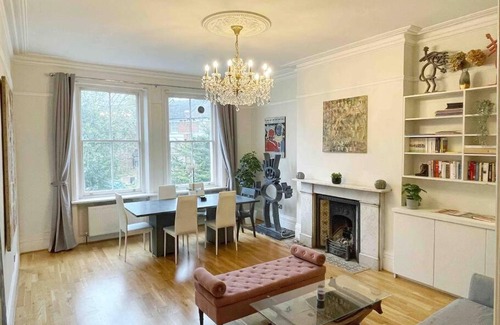 North Kensington Apartment | 2 Bedroom flat near Notting Hill - with terrace