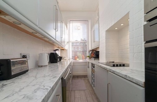 Maida Vale Apartment | 2 bedroom flat with roof terrace in maida vale