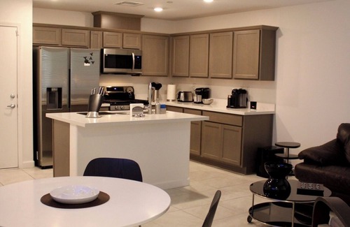 Las Vegas House | 2-bedroom for rent w private bathroom in a townhome Las Vegas host live in