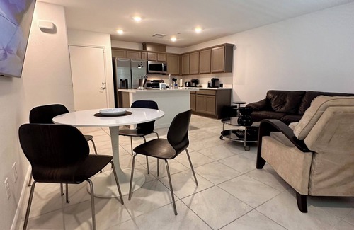 Las Vegas House | 2-bedroom for rent w private bathroom in a townhome Las Vegas host live in