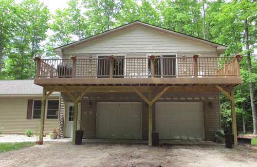 Beulah Apartment | 2 Bedroom, Full Kitchen, Dining Room, Living Room, Large Deck, Jacuzzi -Sleeps 8
