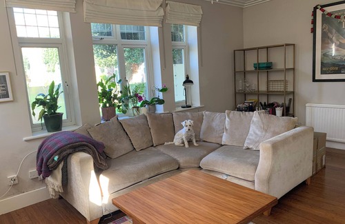 Ealing Common Apartment | 2 bedroom Garden Flat, great links to Heathrow and London