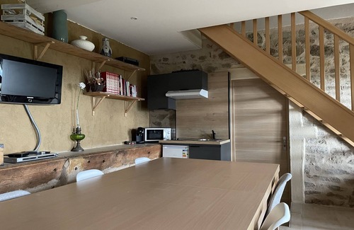 Villie-Morgon House | 2-bedroom gîte with panoramic views, surrounded by vineyards and surrounded by nature.