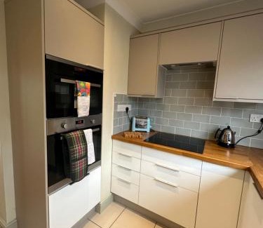 Littlehampton Apartment | 2 Bedroom Ground Floor Flat East Preston 2 Min Walk To Beach