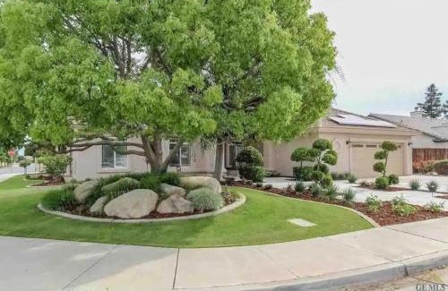 Greenacres House | 2 Bedroom guesthouse with private parking & private entrance