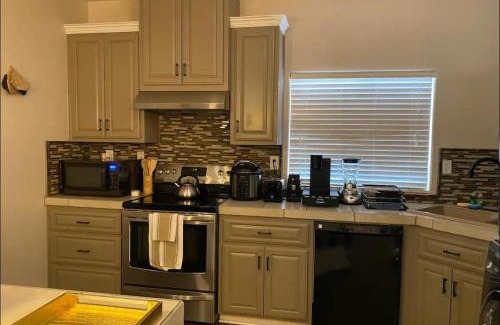 Greenacres House | 2 Bedroom guesthouse with private parking & private entrance