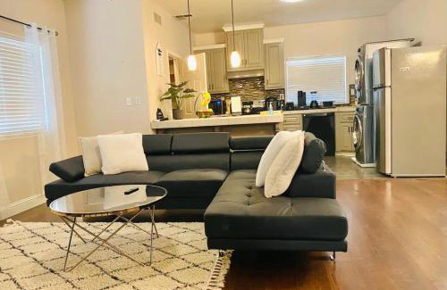 Greenacres House | 2 Bedroom guesthouse with private parking & private entrance