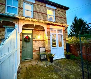 Stamford Apartment | 2 bedroom Hidden Gem in Stamford with parking