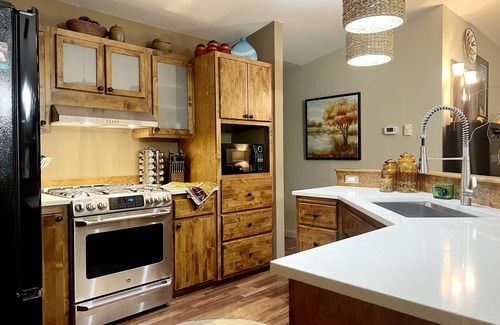 Port Angeles Apartment | 2 Bedroom Hiker's Getaway; Just 10 minutes to ONP hiking and lakes; Sleeps 4