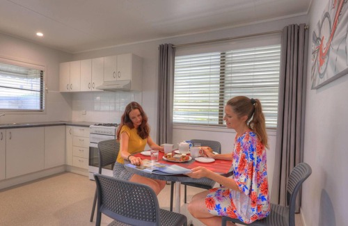 Alexandra Headland Cabin | 2 Bedroom Holiday Home 5 Berth - 2 Bedroom Holiday Home 5 Berth