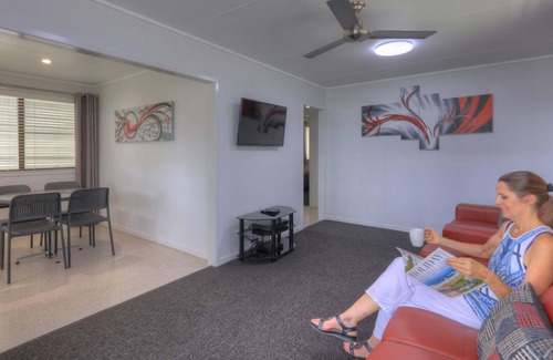 Alexandra Headland Cabin | 2 Bedroom Holiday Home 5 Berth - 2 Bedroom Holiday Home 5 Berth