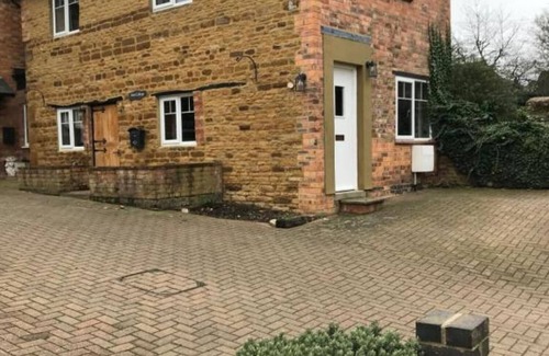 Holcot Villa | 2 Bedroom Holcot Cottage
