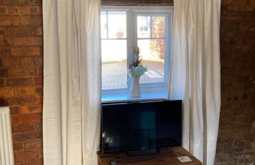 Holcot Villa | 2 Bedroom Holcot Cottage