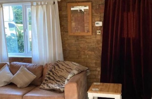 Holcot Villa | 2 Bedroom Holcot Cottage
