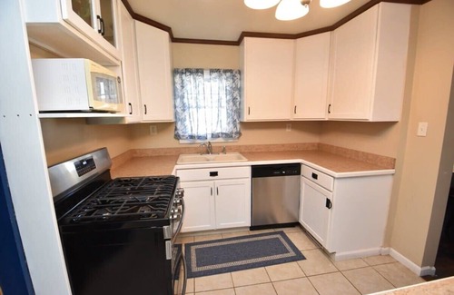 South Bend House | 2 bedroom home 10 mins from Notre Dame(626)