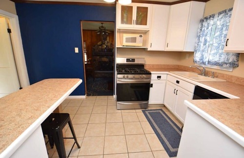 South Bend House | 2 bedroom home 10 mins from Notre Dame(626)